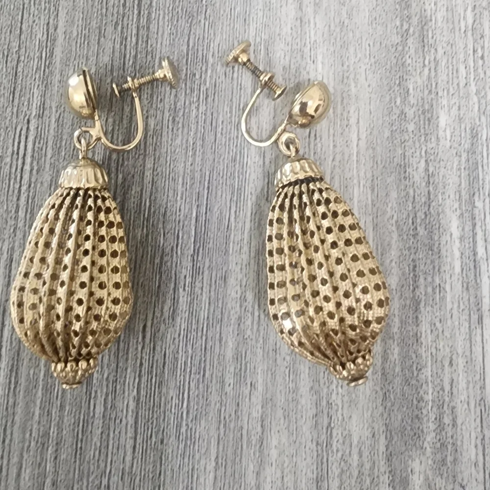 Elegant Gold-Toned Earrings‎